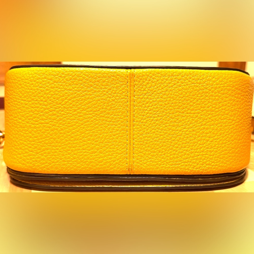 Coach Yellow Leather Horse & Carriage Saddlebag Excellent Condition 8”x6”x3” - Picture 6 of 9